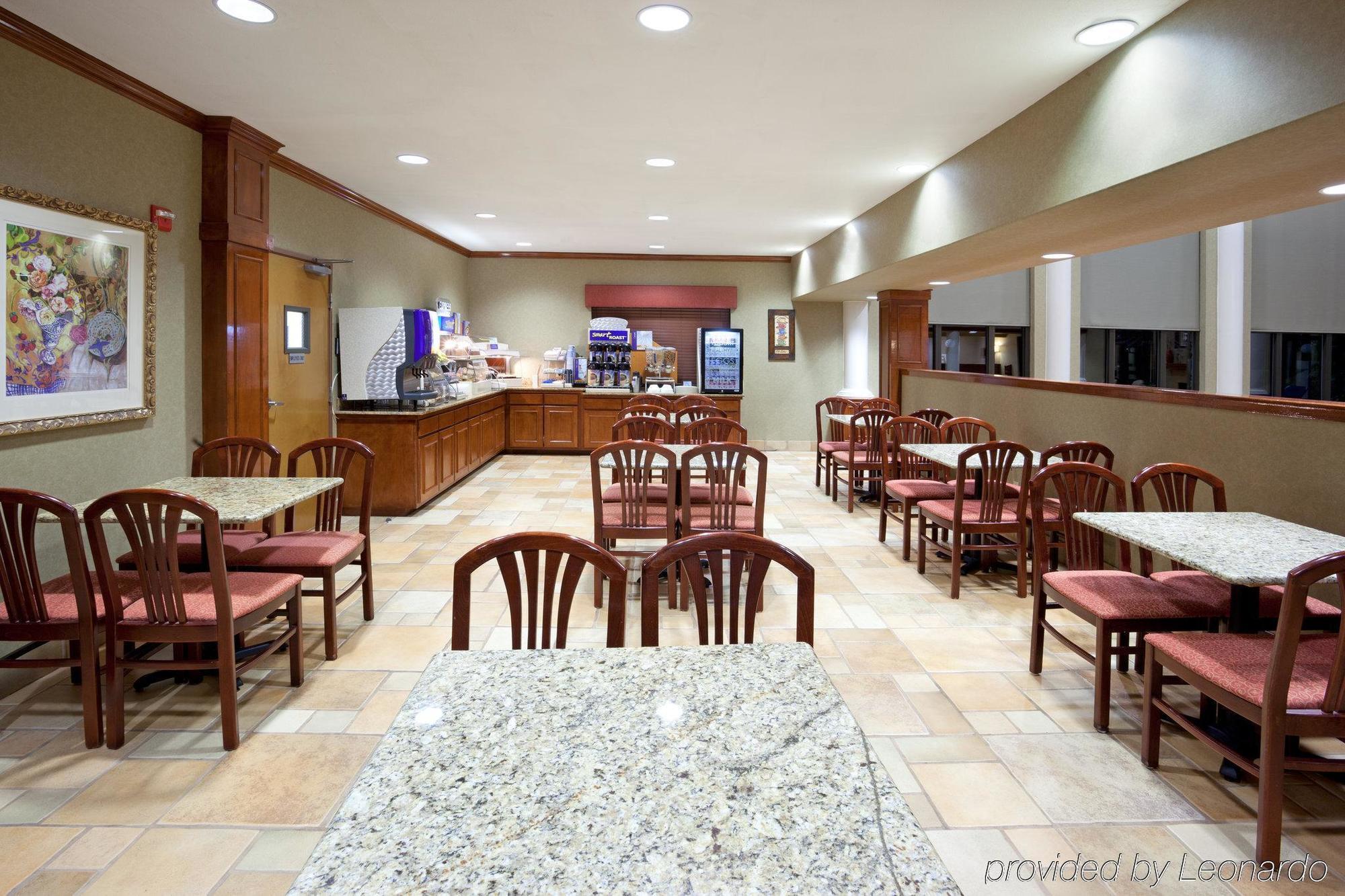 Hotel Express & Cedar Park