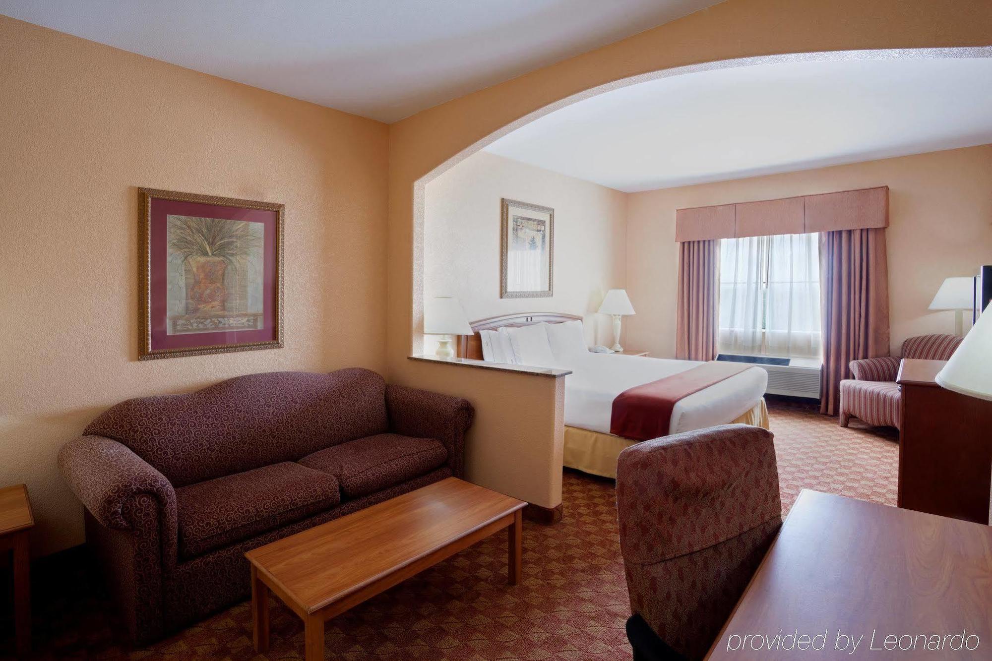 Express & Hotel Cedar Park