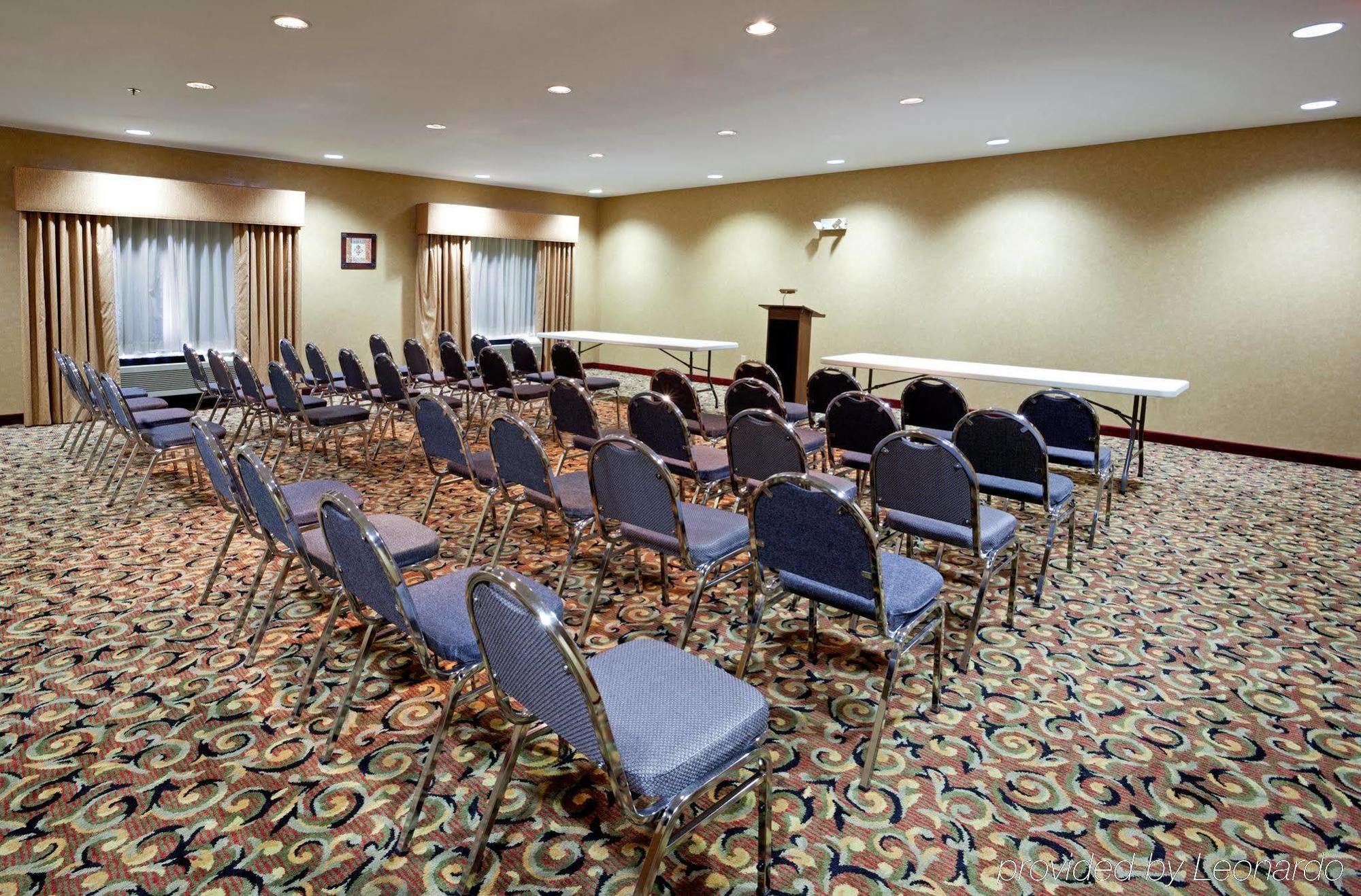 Express&suites 3*