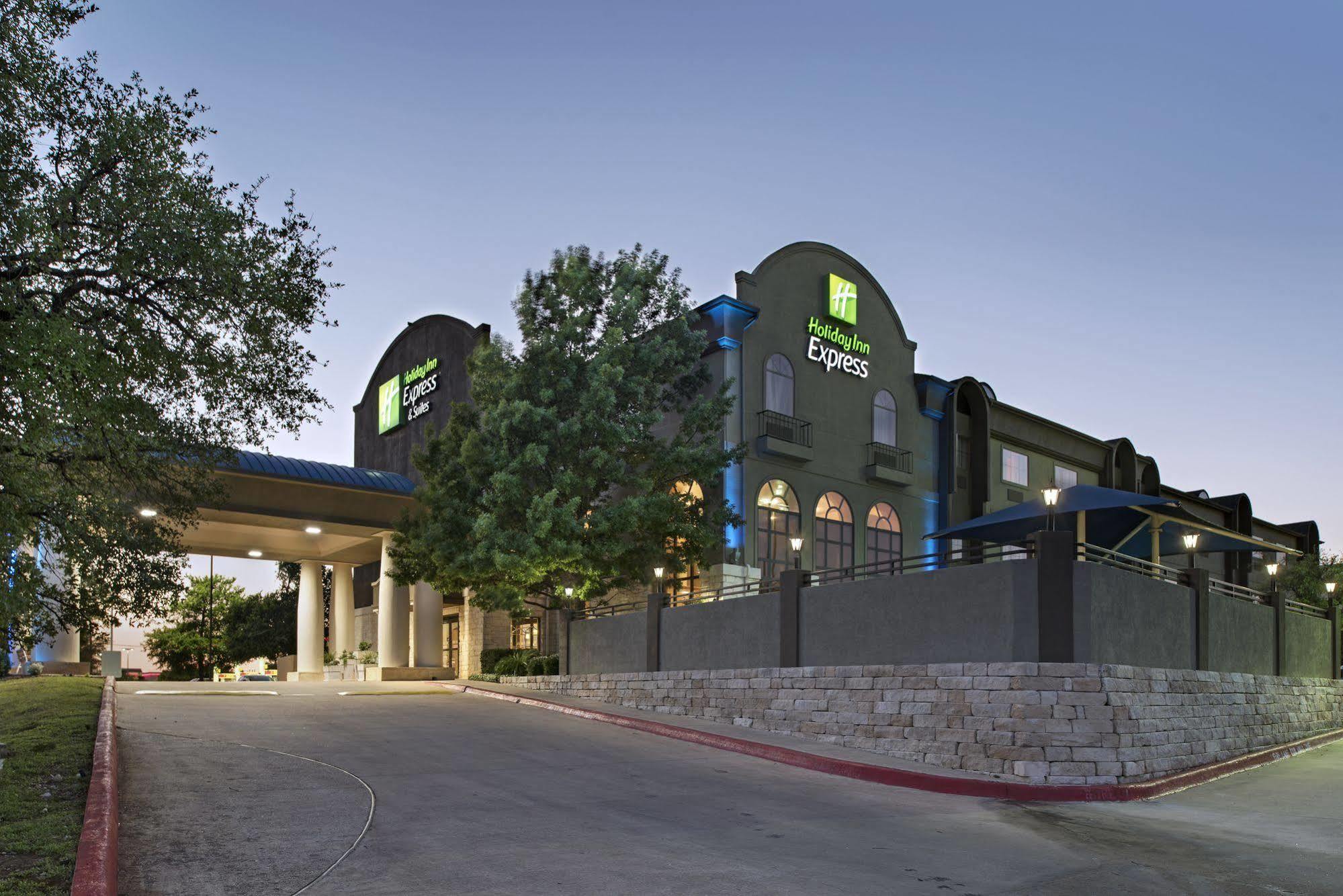 Express & 3* Cedar Park