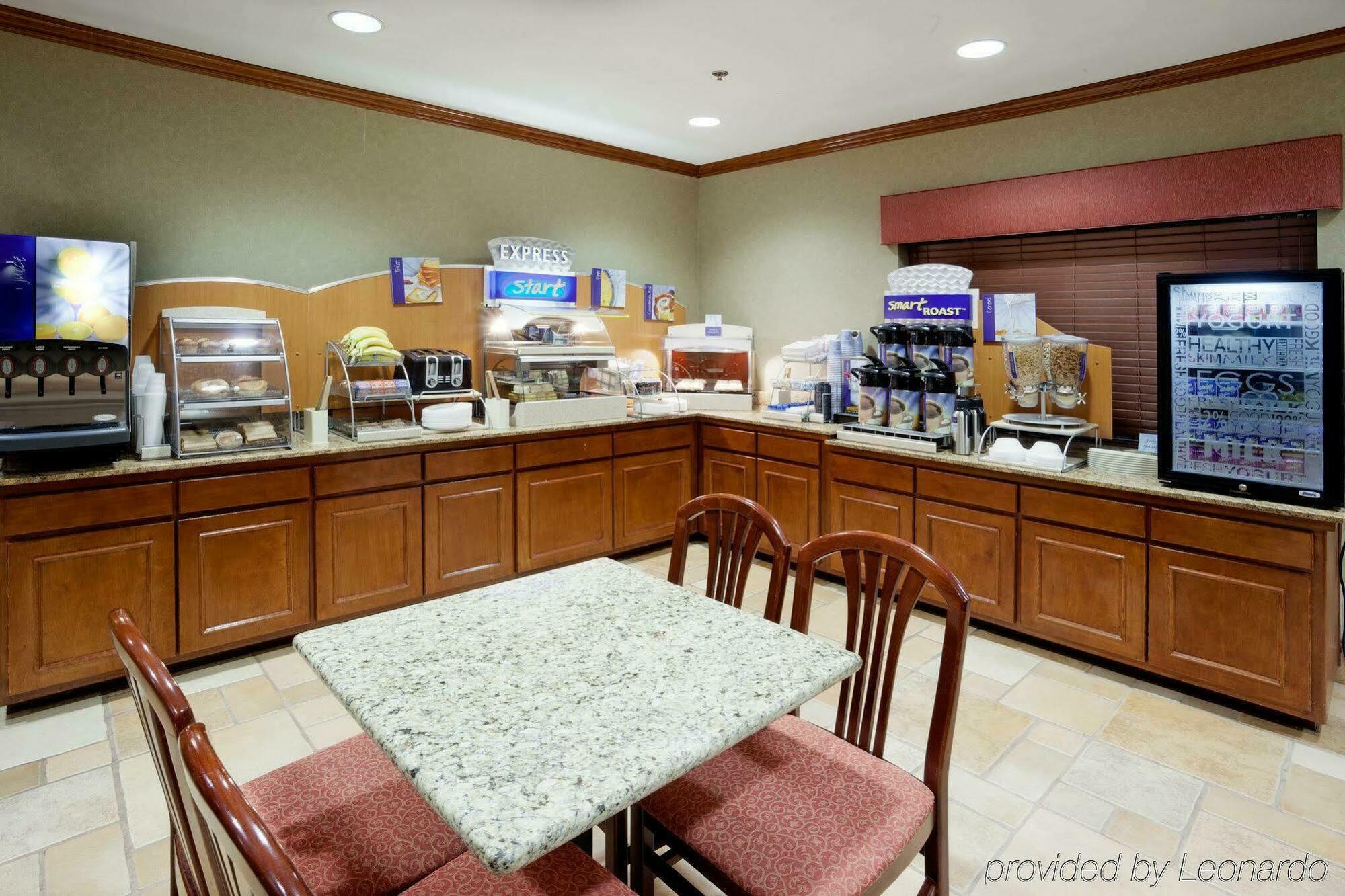 Express & 3* Cedar Park