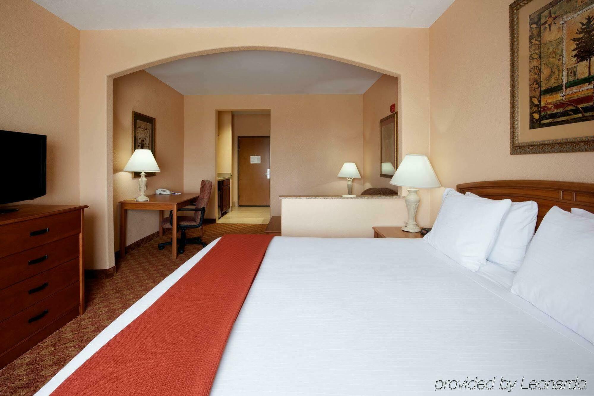 Express & Hotel Cedar Park